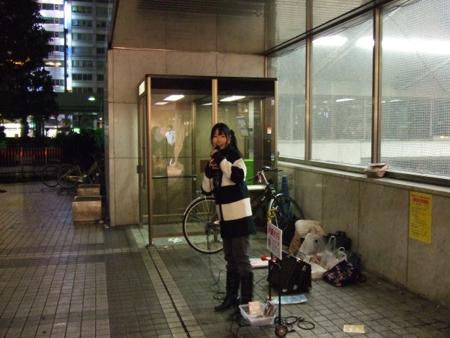 保坂愛海、ストリートライブ、川崎駅東口
