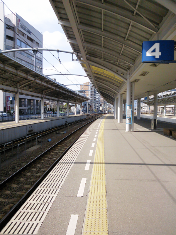 高松駅 ホーム 上り方向
