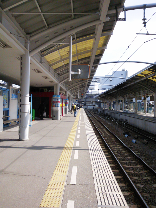高松駅 ホーム 改札口方向