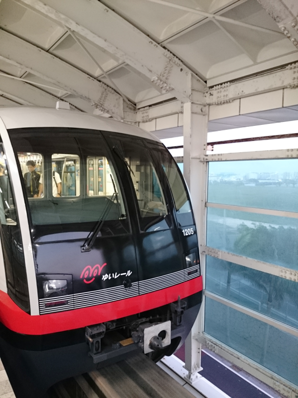 ゆいレール 車両前面