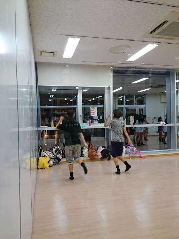 てんぶす那覇 4階 レッスンルーム1 琉ドル レッスン風景2