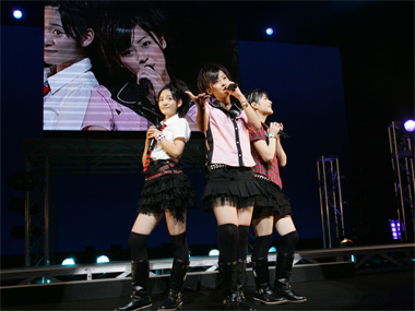 公式写真15、Buono!