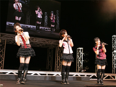 公式写真16、Buono!